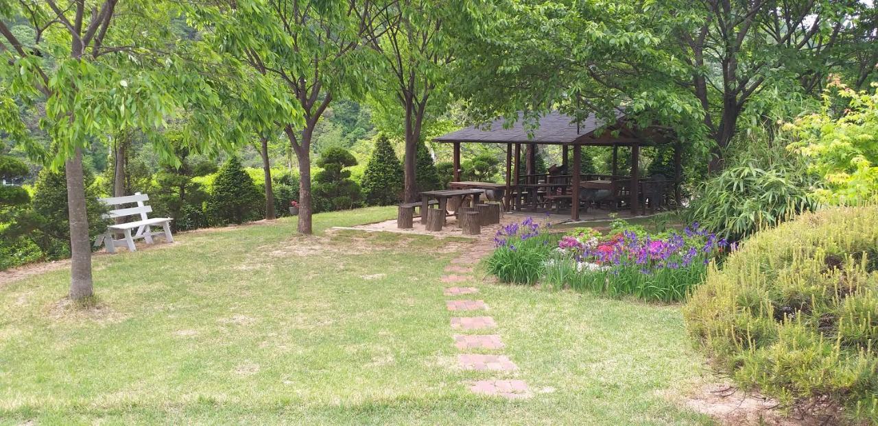 Chamjoeun Pension Chechon Екстер'єр фото