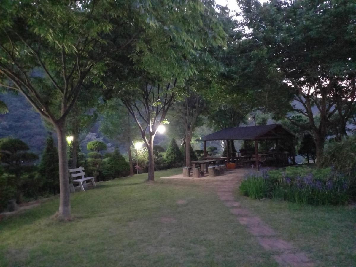 Chamjoeun Pension Chechon Екстер'єр фото