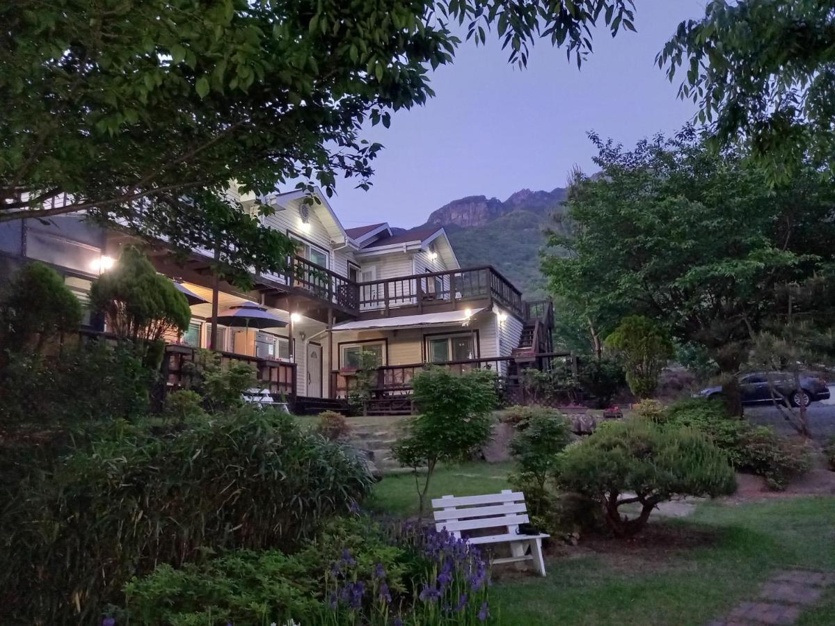 Chamjoeun Pension Chechon Екстер'єр фото