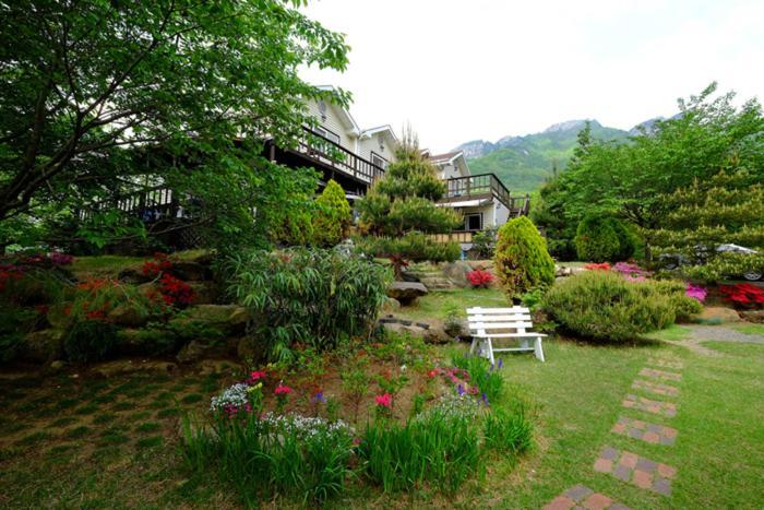 Chamjoeun Pension Chechon Екстер'єр фото
